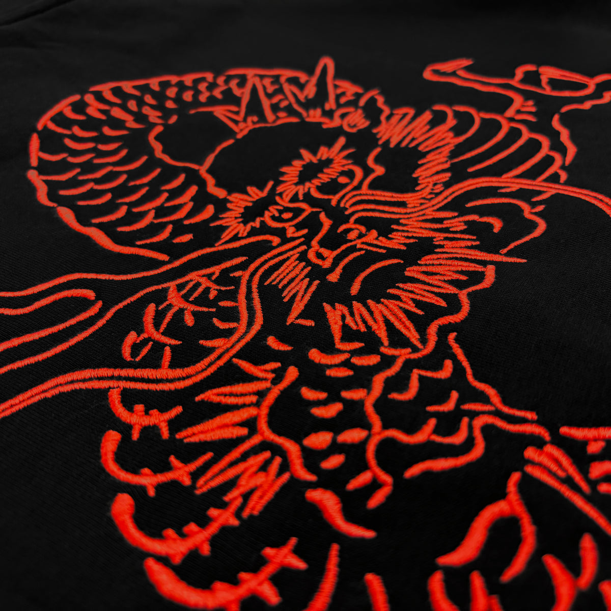 Felpa Tatsu con cappuccio nero