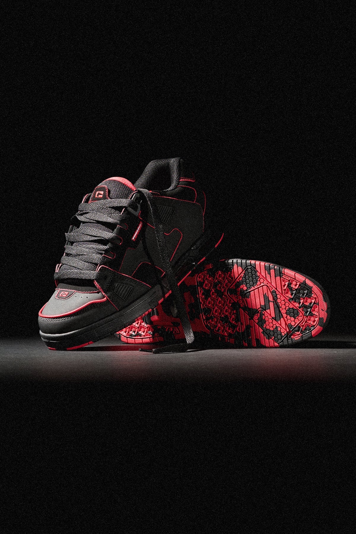 Globe Sabre black red mosaic