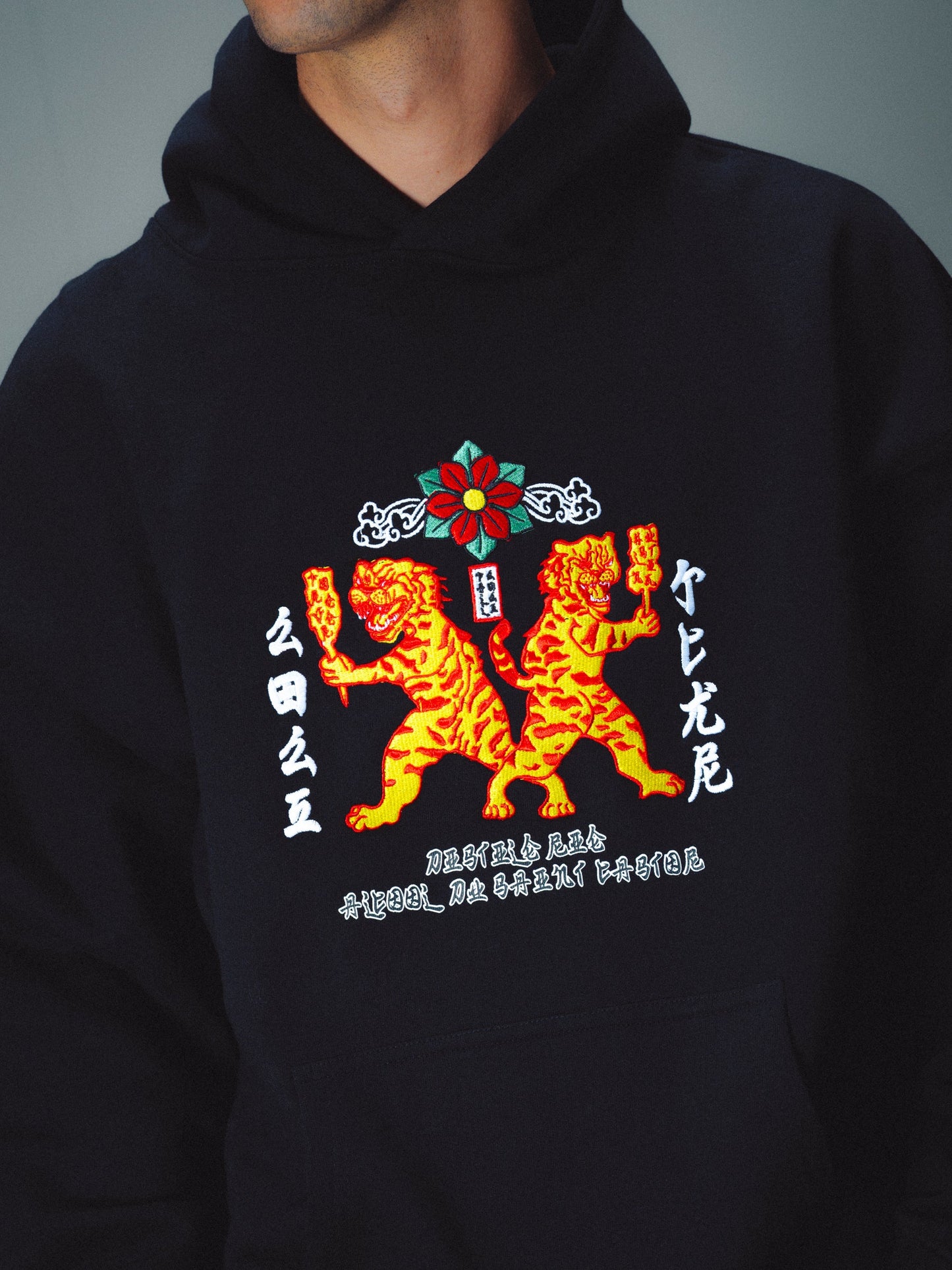 Felpa Baiju embrodery con cappuccio nero