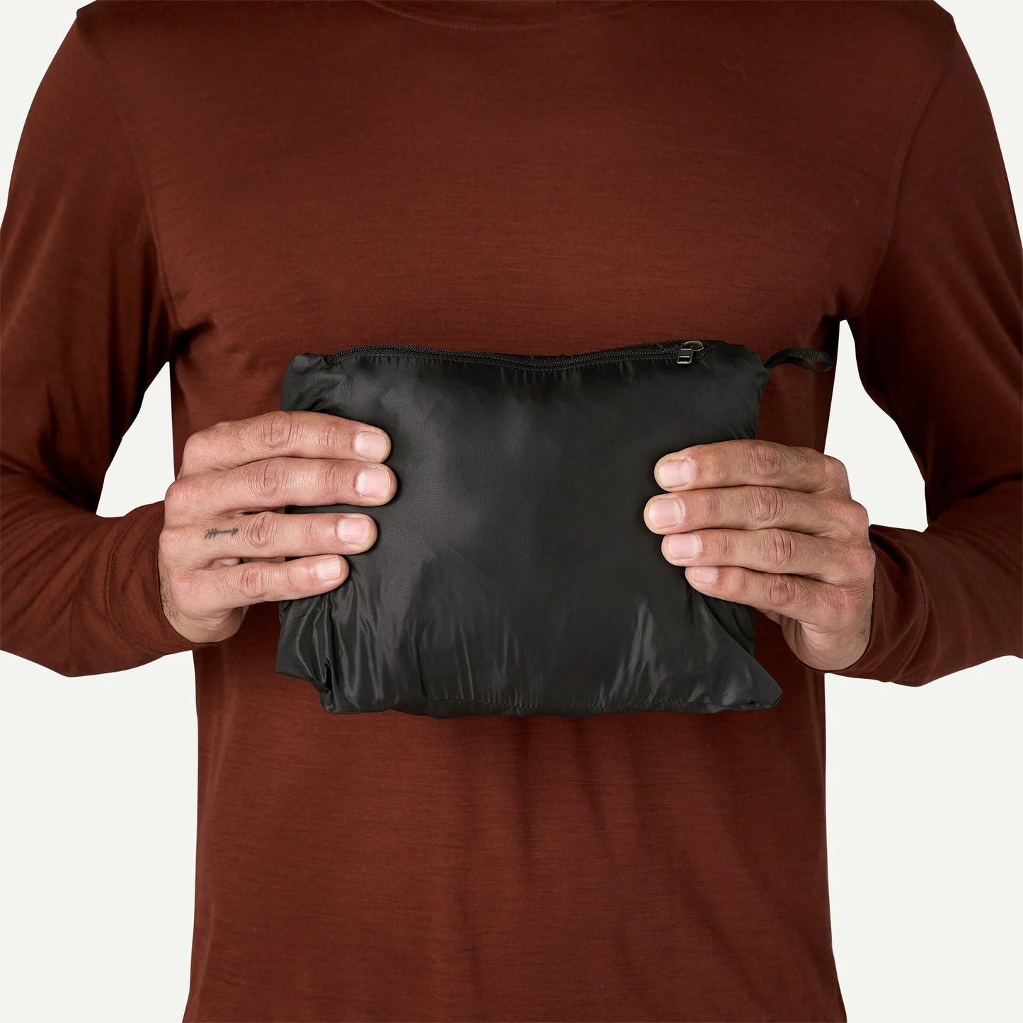 Giacca Nano puff con cappuccio nero