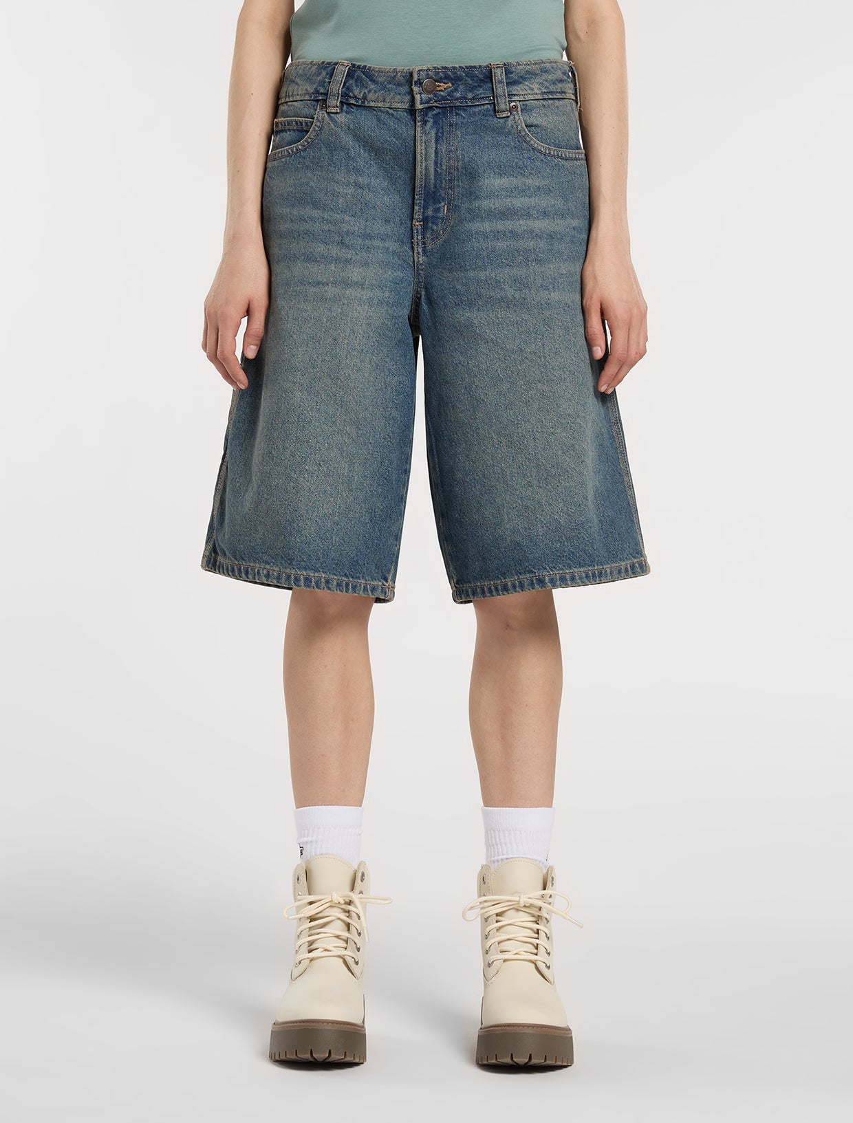 Shorts 957 13-inch in denim slavato
